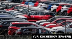 A lot for new cars in Moscow in June 2022