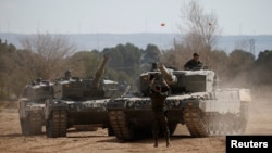 Members of the Spanish Armed Forces help train Ukrainian military personnel in the operation and maintenance of Leopard 2 battle tanks at the San Gregorio Training Center in Zaragoza, Spain, on March 13.