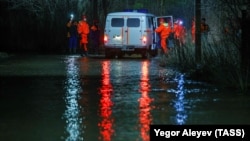 Rescuers evacuate local people from the flood-hit area in Nikel in the Orenburg region on April 6.