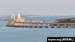 Россия продолжает возводить надводную защиту Керченского моста, Крым, июль 2024 года