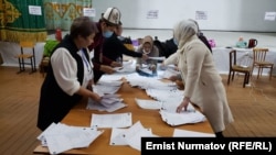 Counting votes in Osh on November 28.