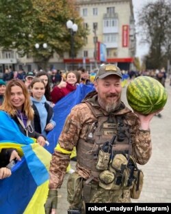 Боец ВСУ с позывным «Мадяр» в Херсоне, в первые дни освобождения города