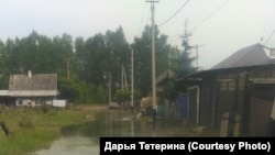 Дорога в городе Нижнеудинск в Иркутской области после наводнения