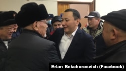 Jenish Moldokmatov (center) is released in the courtroom in Bishkek on February 2.