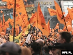 The sorts of color (Ukrainian protesters in 2004) that the Kremlin would rather not see again.