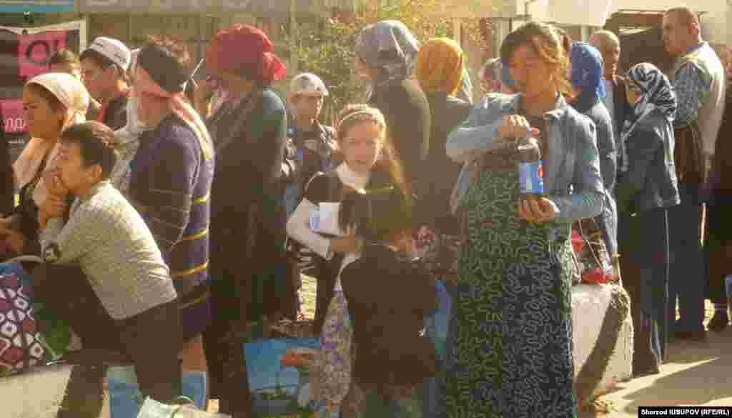 Uzbekistan / Kyrgyzstan - Dostuk border checkpoint