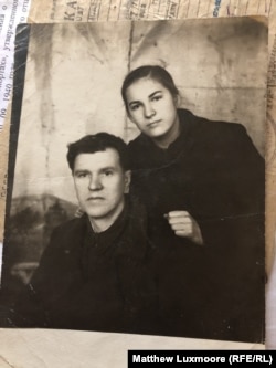 Mikhailova's sister Lenina with their father, Semyon, shortly after his return from a second stint in the gulag