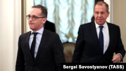 German Foreign Minister Heiko Maas (left) and Russian Foreign Minister Sergei Lavrov in Moscow on January 18. 