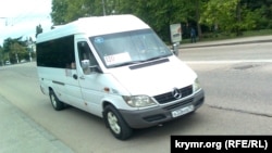 Маршрутное такси Mercedes Sprinter в Севастополе, архивное фото