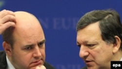 As Swedish Prime Minister Fredrik Reinfeldt (left) hosts the meeting where the EU will pick its first president, European Commission President Jose Manuel Barroso looks forward to sharing a podium with another president.