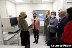 Serbian Prime Minister Ana Brnabic (center) and Chinese Ambassador Chen Bo at the opening of the Genome Sequencing Center in Belgrade in 2021.