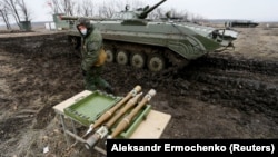 A Russia-backed separatist is seen during during combat exercises near Horlivka in Ukraine's eastern Donetsk region. (file photo)