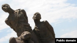 A Kyrgyz sculpture commemorating those those who were massacred in Chon Tash