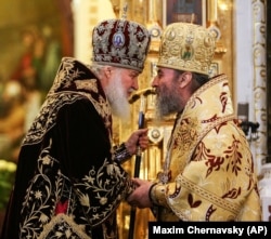 Московский патриарх Кирилл (Гундяев) и глава УПЦ Московского патриархата митрополит Онуфрий (Березовский) во время войны России против Украины. Москва, 1 февраля 2015 года