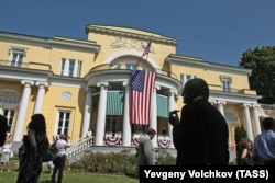 Arthur Hartman, the U.S. ambassador at the time and his wife, Donna, had to chip in with cleaning their own official residence, Spaso House (pictured).