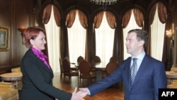 Russian President Dmitry Medvedev (right) shakes hands with newly appointed Agriculture Minister Yelena Skrynnik.