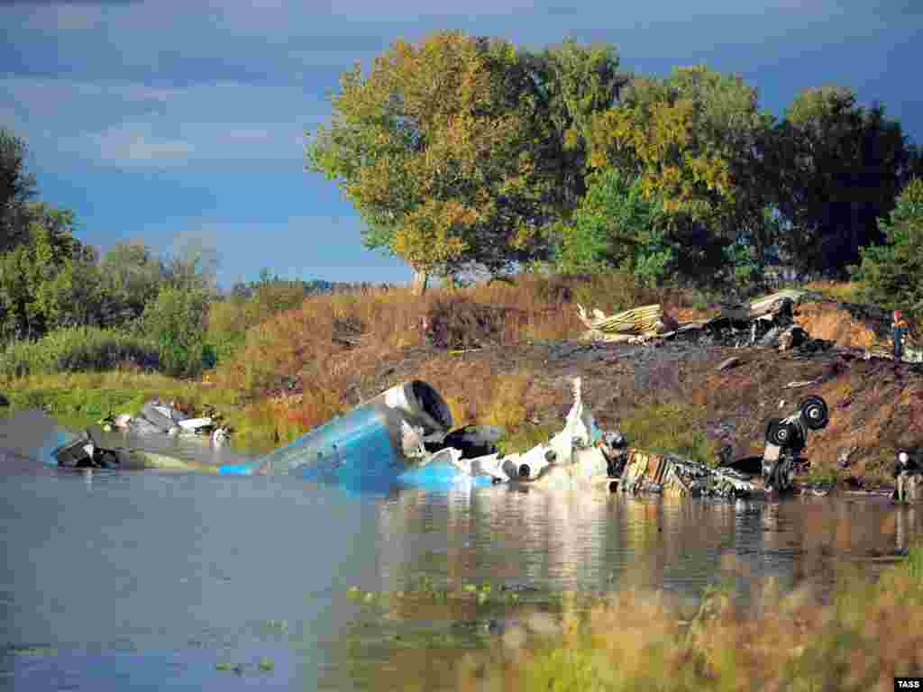 The crash site of the Yak-42 jet near the city of Yaroslavl on the Tunoshna River.