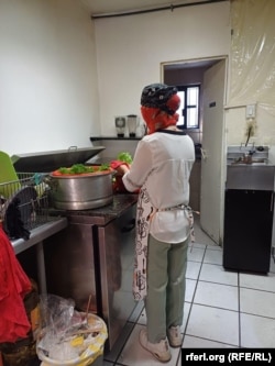 Yasaman works as a kitchen helper at a restaurant in Mexico City.