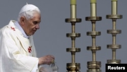 Pope Benedict XVI leads Mass in Zagreb 