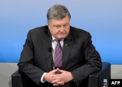 Ukrainian President Petro Poroshenko says the Minsk agreements are the only way forward.