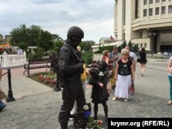 Памятник «вежливым людям» в Симферополе