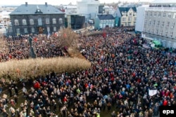 Protest in front of the Icelandic Parliament in Reykjavik on April 4