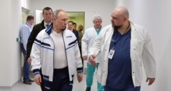 Владимир Путин и Денис Проценко в больнице в Коммунарке, 24 марта 2020 года