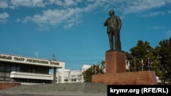 Памятник Владимиру Ленину в Симферополе, май 2019 года