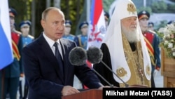 Russian President Vladimir Putin (left) and Patriarch Kirill (file photo)