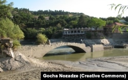 A 2011 image of the bridge on one of the rare previous occasions when the river level was lowered by the opening of the dam’s sluice gates.