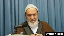 Grand Ayatollah Hossein Ali Montazeri accepts an award from the Defenders of Human Rights Center on December 11