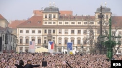 Barack Obama and wife Michelle after his speech outside Prague Castle on April 5