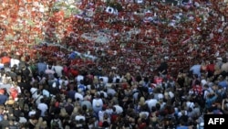 Over 3,000 people gathered for a farewell ceremony in Prague's Old Town Square to pay tribute to three members of the Czech national hockey team who died in a plane crash.