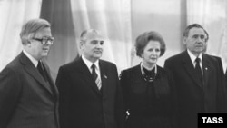 British Foreign Secretary Geoffrey Howe (left), Mikhail Gorbachev, Margaret Thatcher, and Soviet Foreign Minister Andrei Gromiko before talks in the Kremlin in 1985.