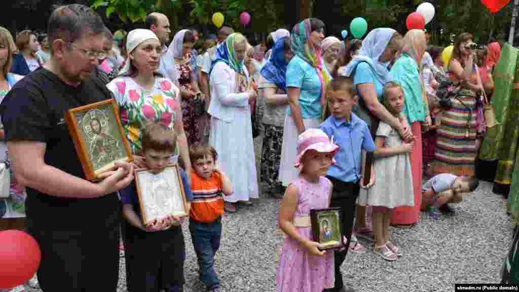 Крестный ход ко Дню семьи, любви и верности в Симферополе, 8 июля 2017 года